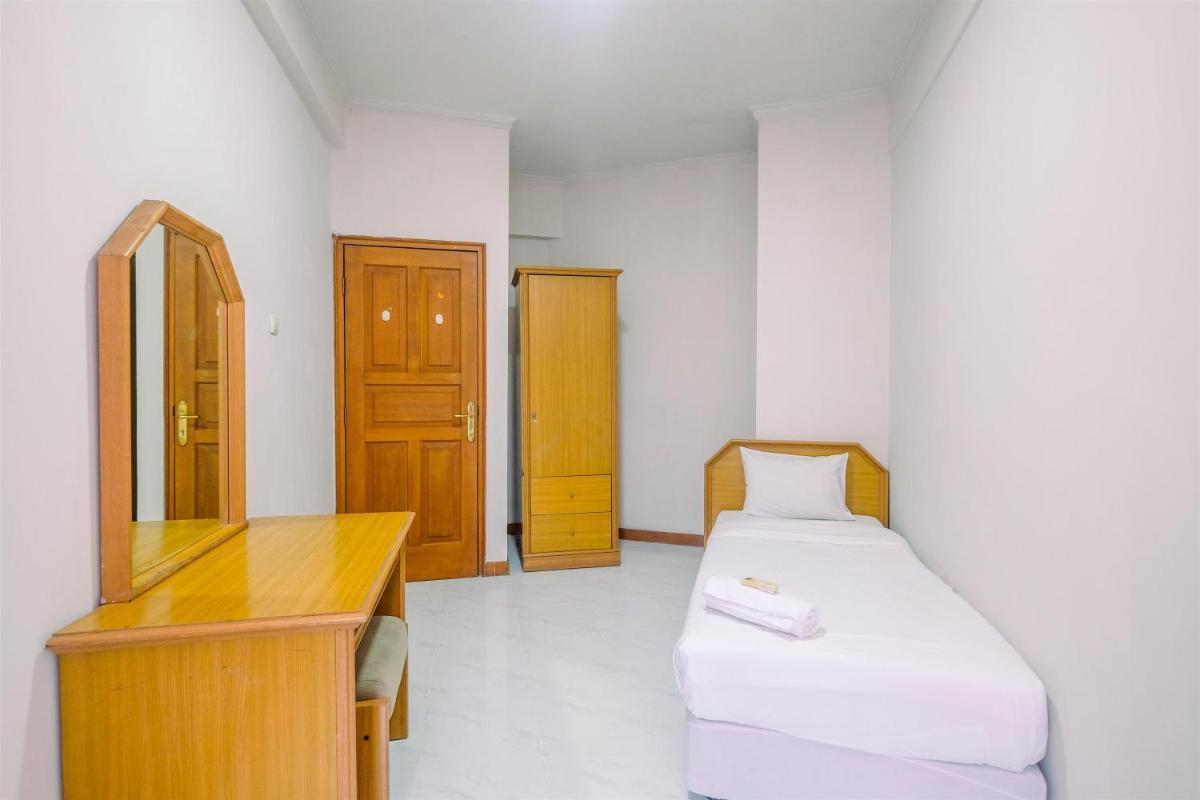 Spacious and Strategic 3BR Kondominium Juanda Apartment By Travelio - Housity