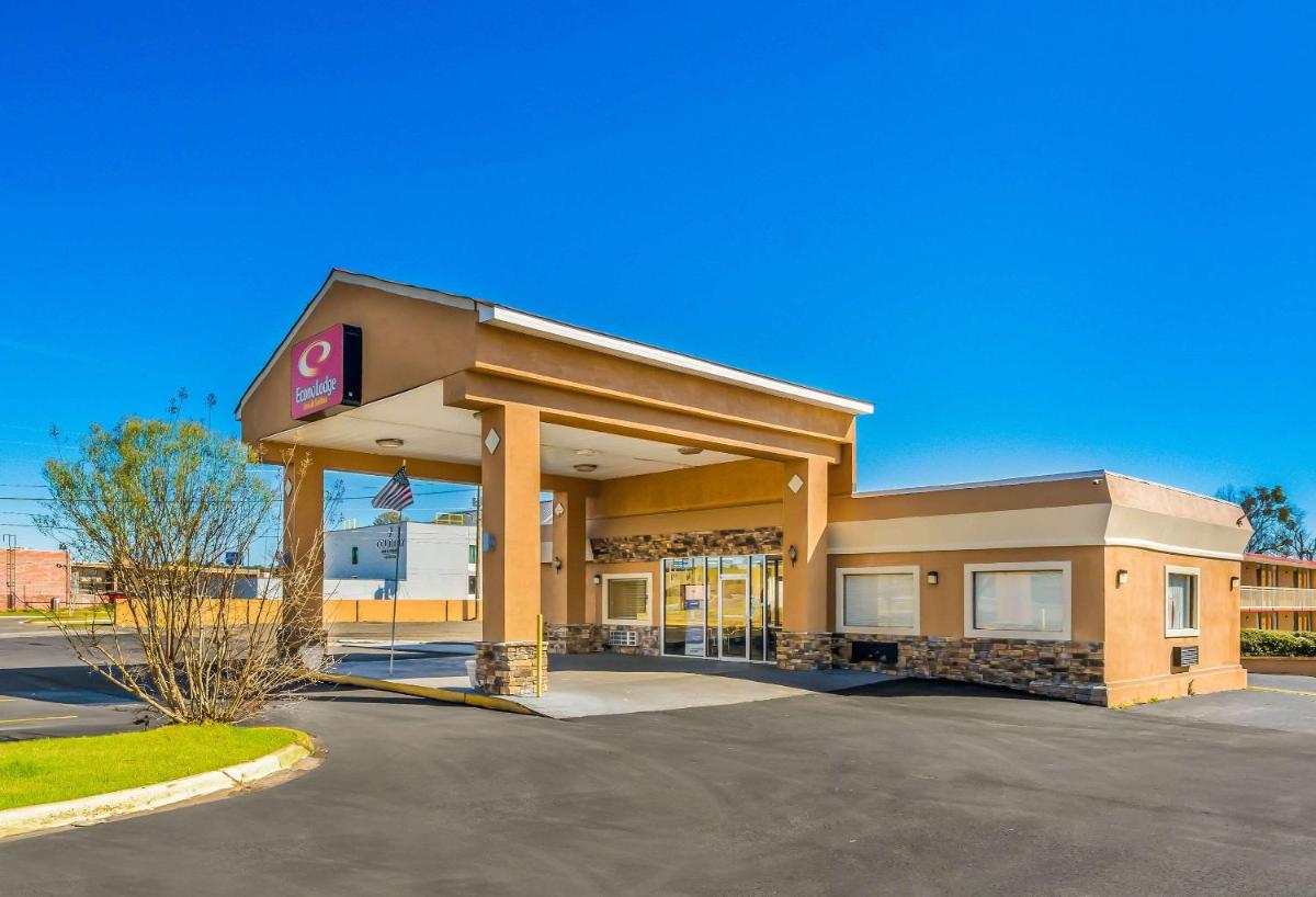 Econo Lodge Inn & Suites - Housity