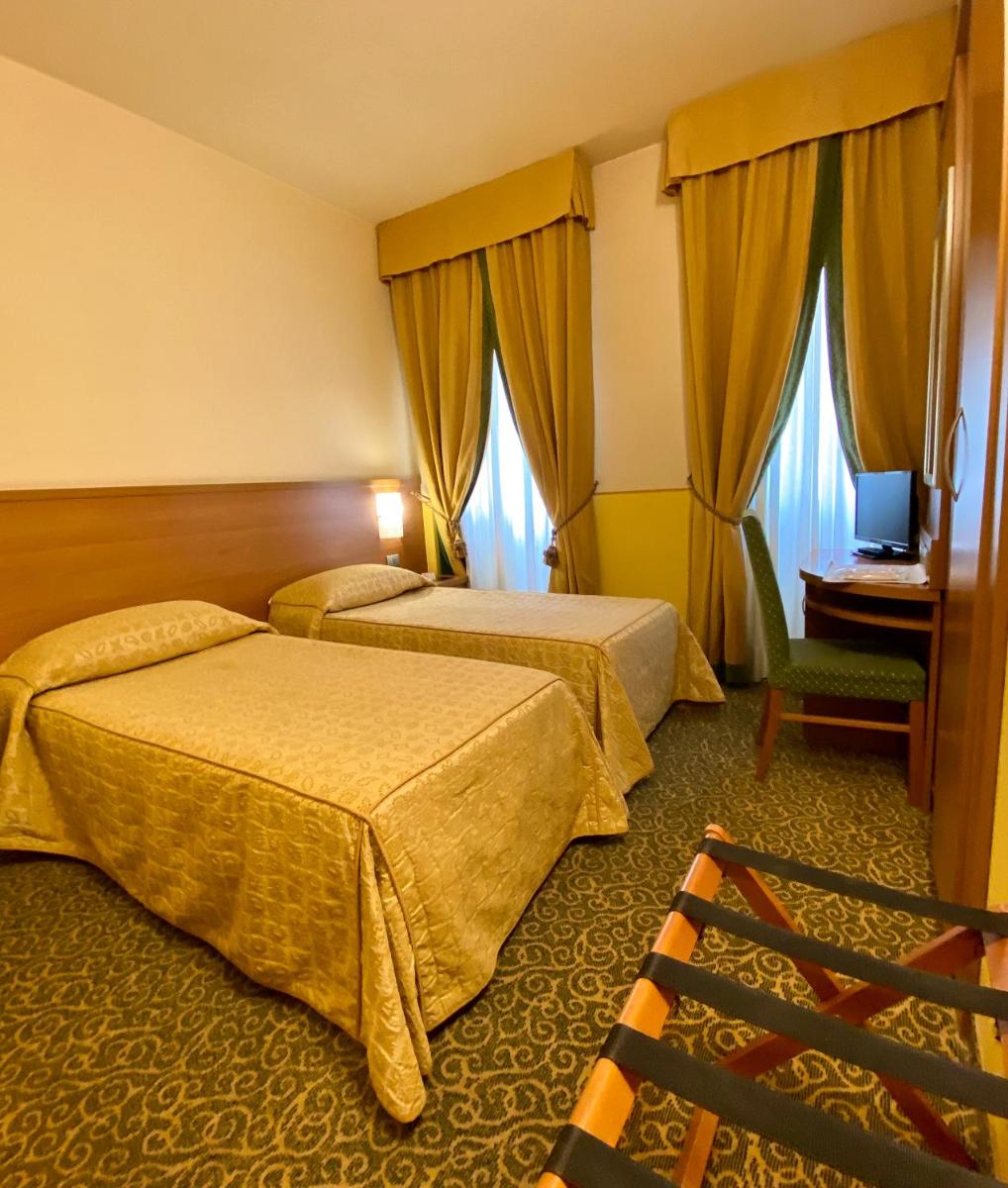 Hotel Kristall - Housity