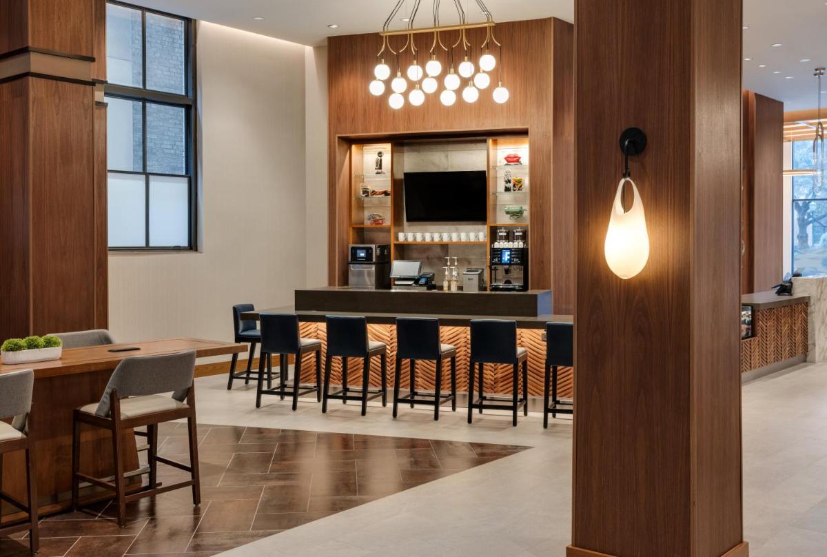 Hyatt Place Houston Downtown - Housity