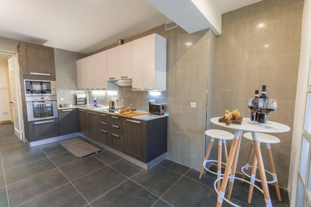 Central Valletta house - Housity