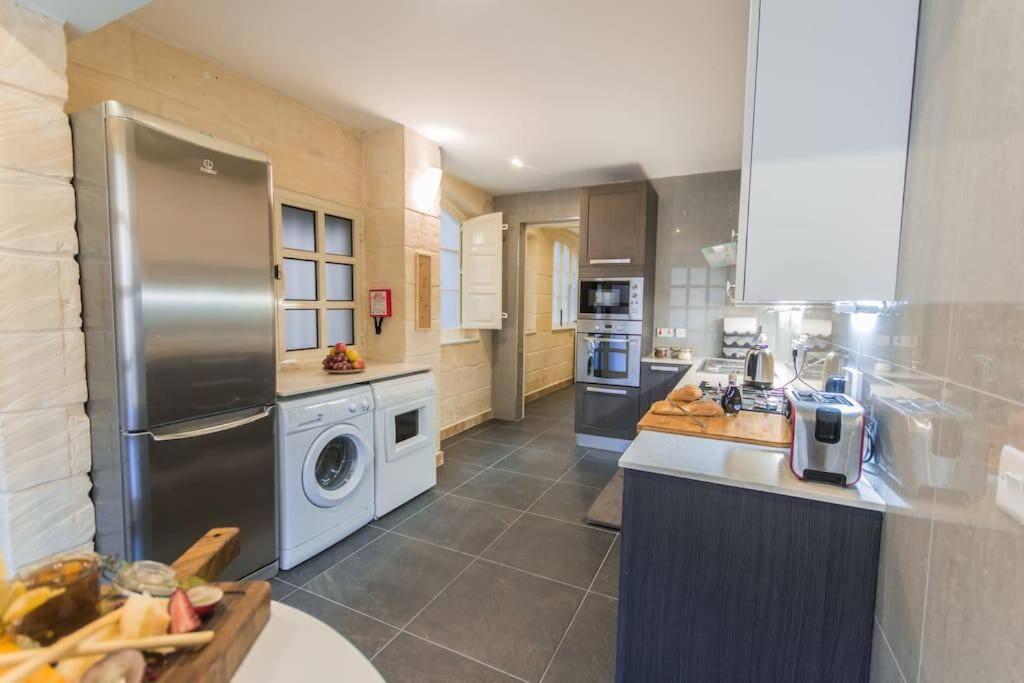 Central Valletta house - Housity