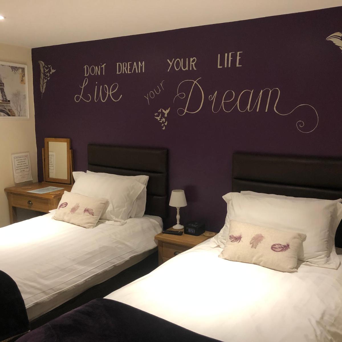 The Bell Inn - Housity