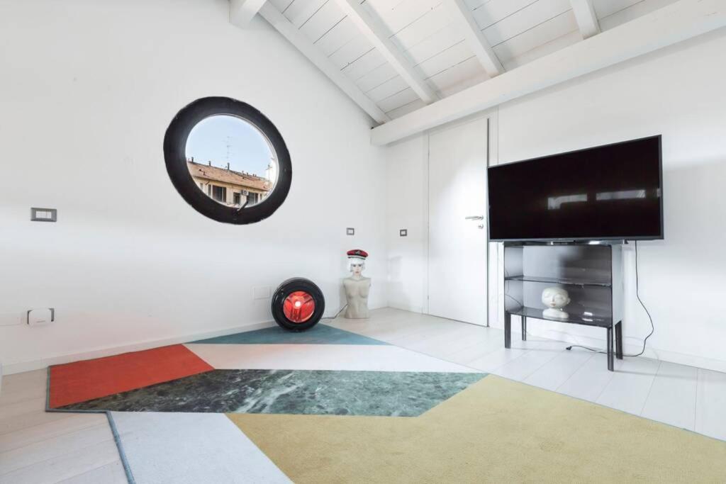 Unique 4 Storey House on Naviglio 4Bd, 4Bt - Housity