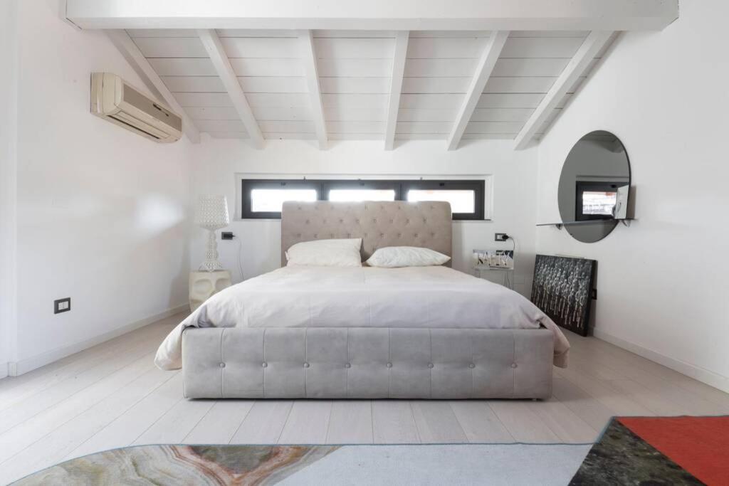 Unique 4 Storey House on Naviglio 4Bd, 4Bt - Housity