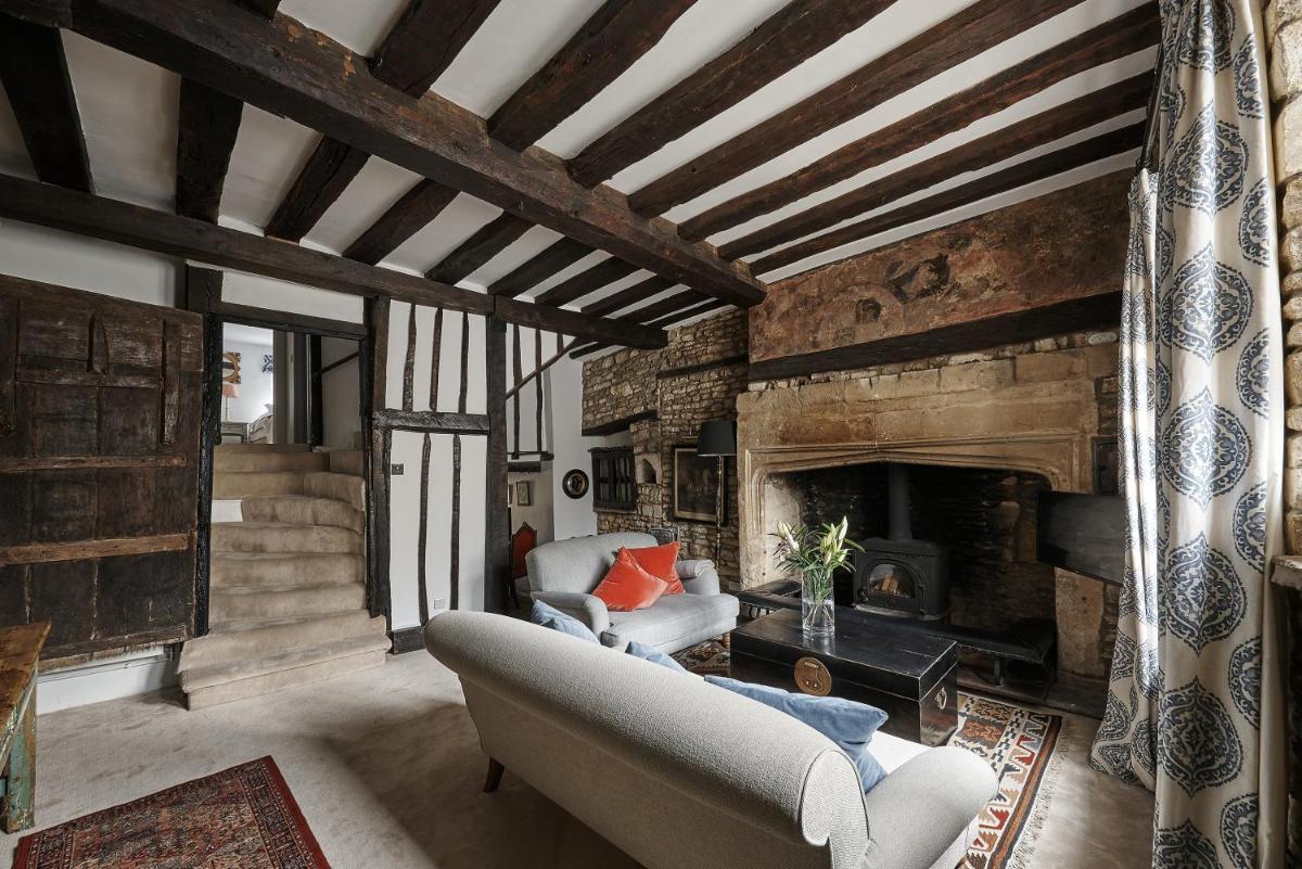 Luxury Cotswolds Cottage optional Hot Tub, Castle Combe - Housity