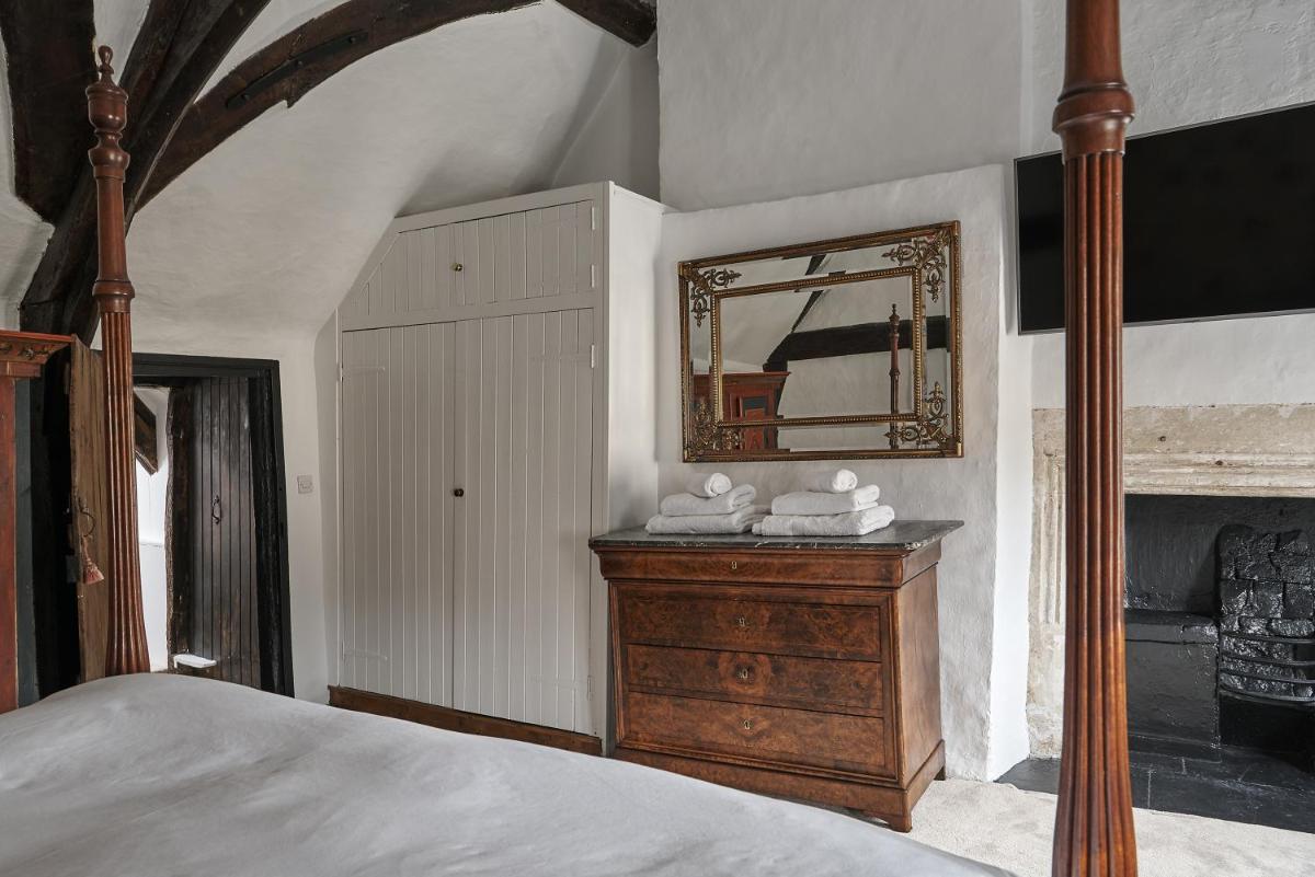 Luxury Cotswolds Cottage optional Hot Tub, Castle Combe - Housity