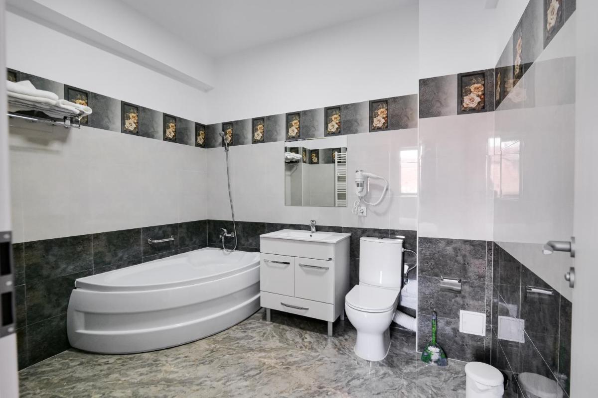 Hotel Ema&Zain - Housity