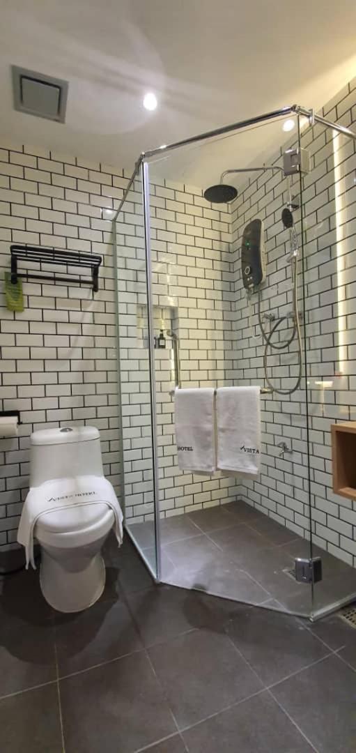 VISTA HOTEL - Housity