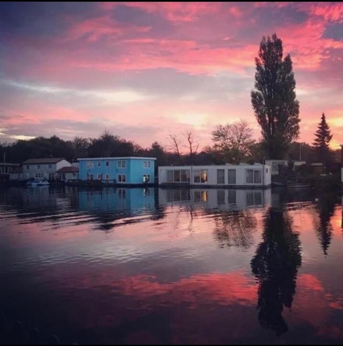 Suitetrails - Amster Houseboat Bed without Breakfast