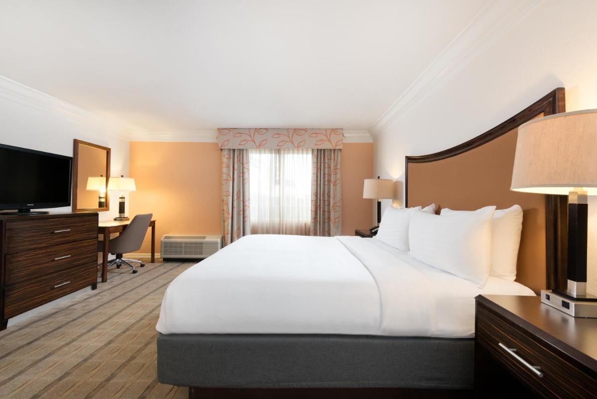 Holiday Inn Fort Lauderdale Airport, an IHG Hotel - Housity