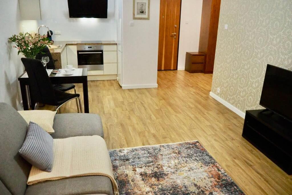 Sunny apartment in Wilanów close Town Hall, Palace - Housity