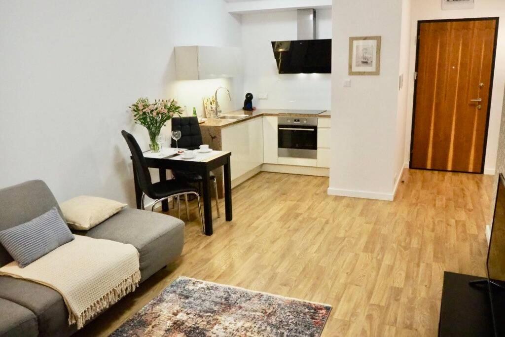 Sunny apartment in Wilanów close Town Hall, Palace - Housity