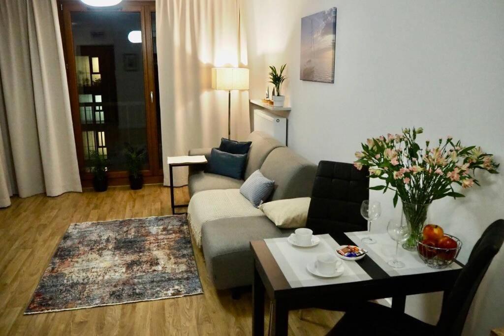 Sunny apartment in Wilanów close Town Hall, Palace - Housity