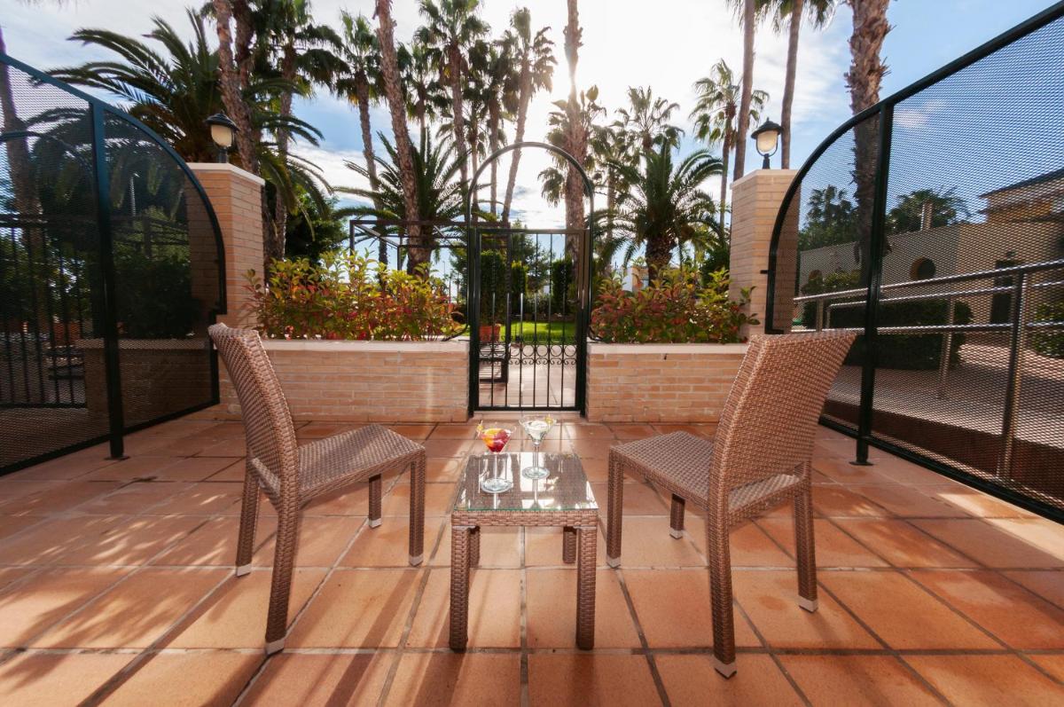 Un balcón o terraza de Hotel La Laguna Spa & Golf