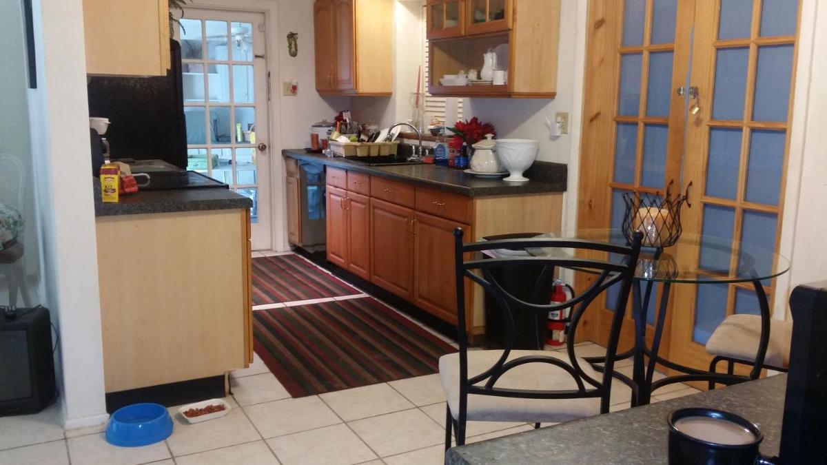 Vacation HomeStay Rental Rooms - Housity