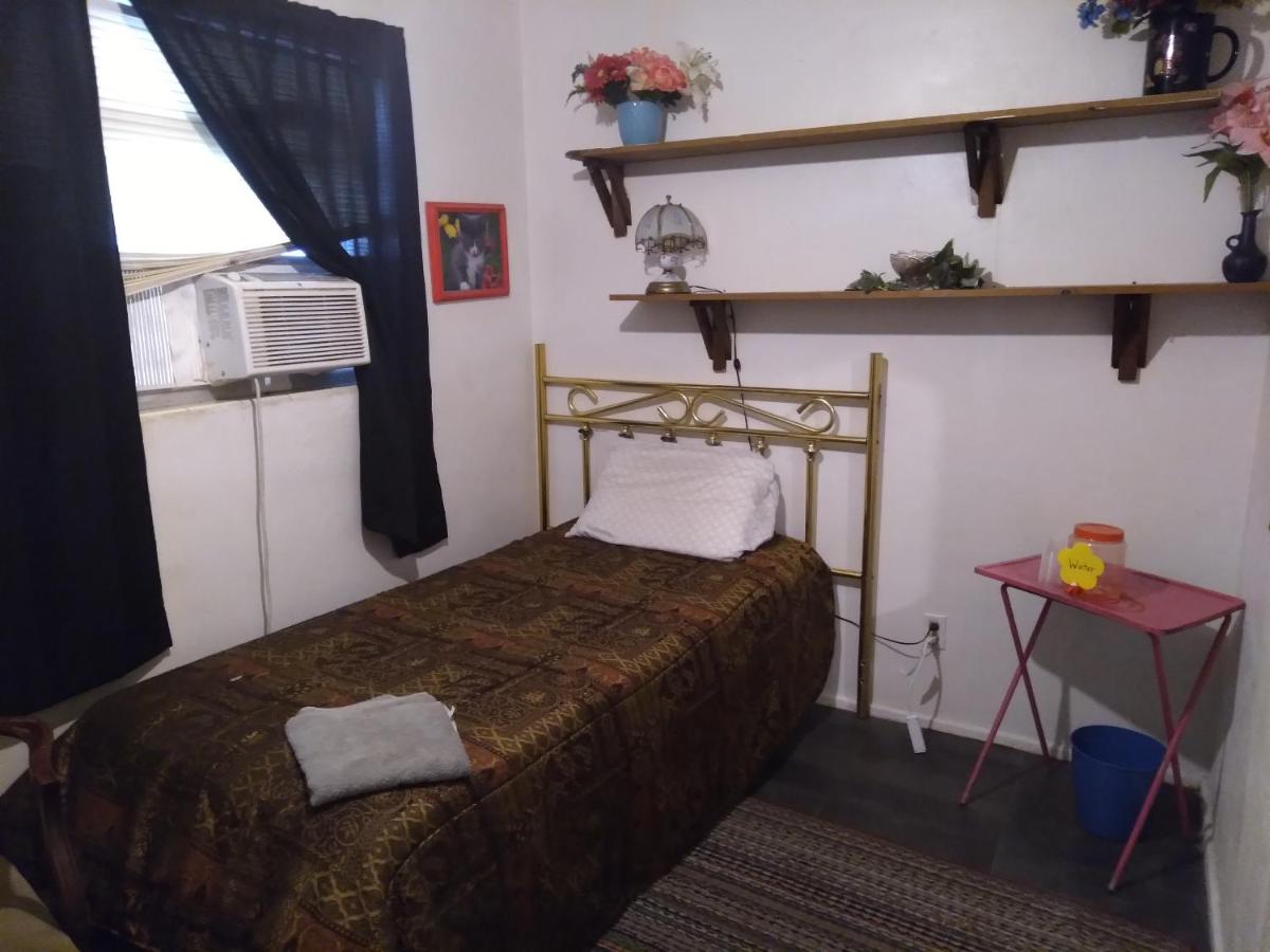 Vacation HomeStay Rental Rooms - Housity