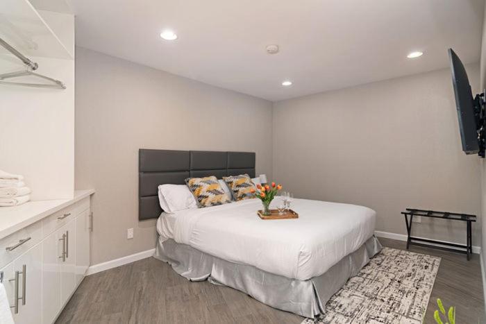 Sands Of La Jolla - Housity