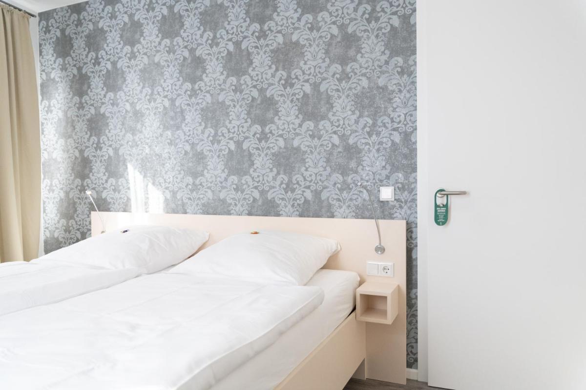 Hotel Restaurant Haus Kreta - Housity