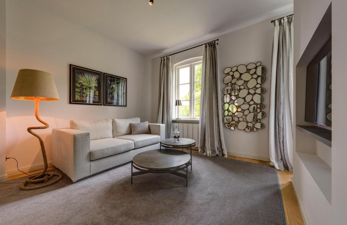 Ein Bett oder Betten in einem Zimmer der Unterkunft Weissenhaus Private Nature Luxury Resort