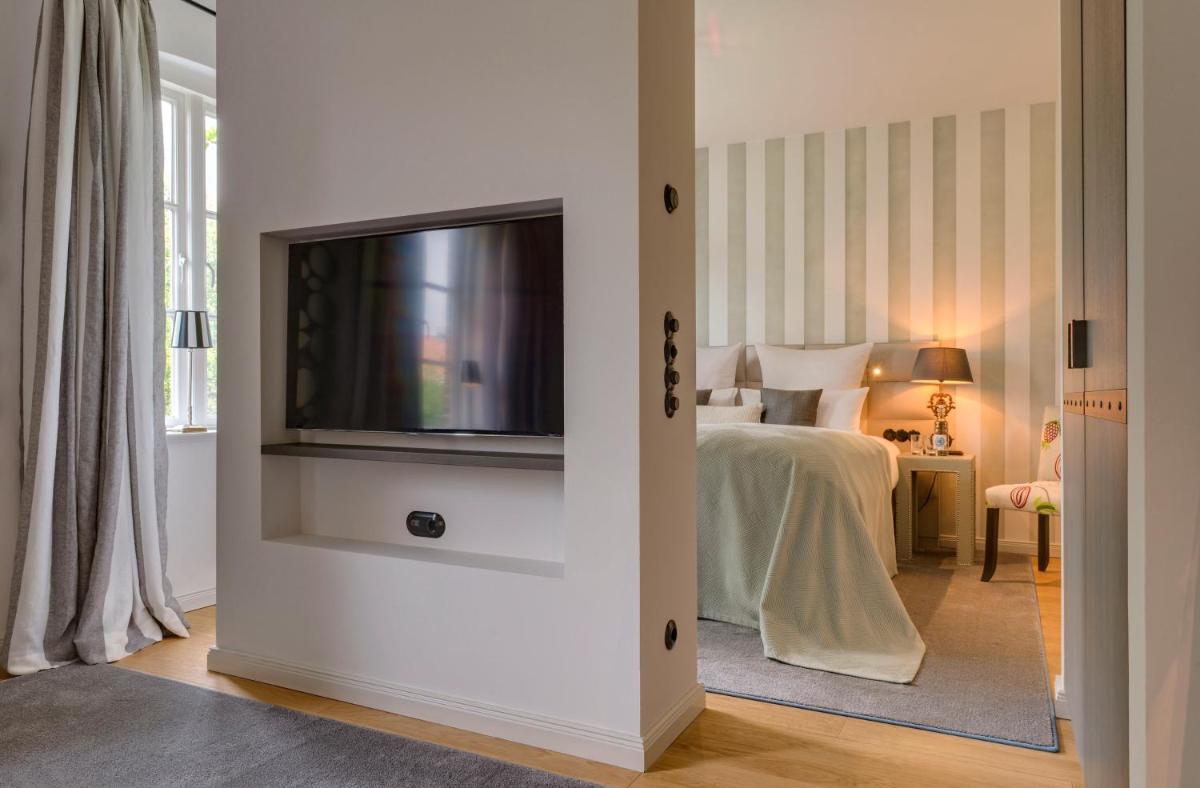 TV/Unterhaltungsangebot in der Unterkunft Weissenhaus Private Nature Luxury Resort
