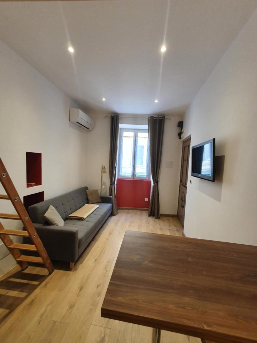 Studio entièrement rénové vieille ville - Housity