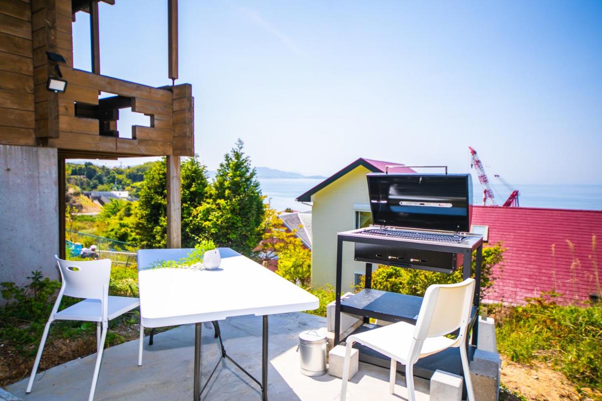 Awaji Seaside Log house in Goshiki - Housity