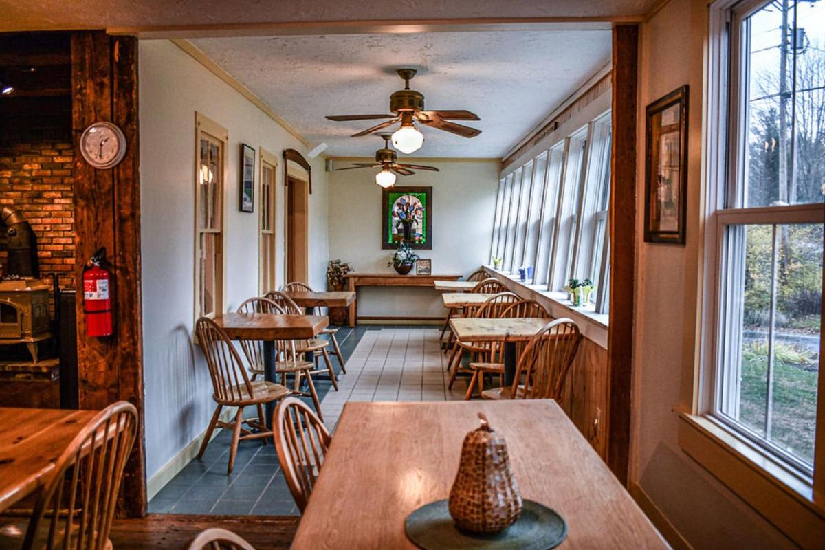 Brook Road Inn - Housity