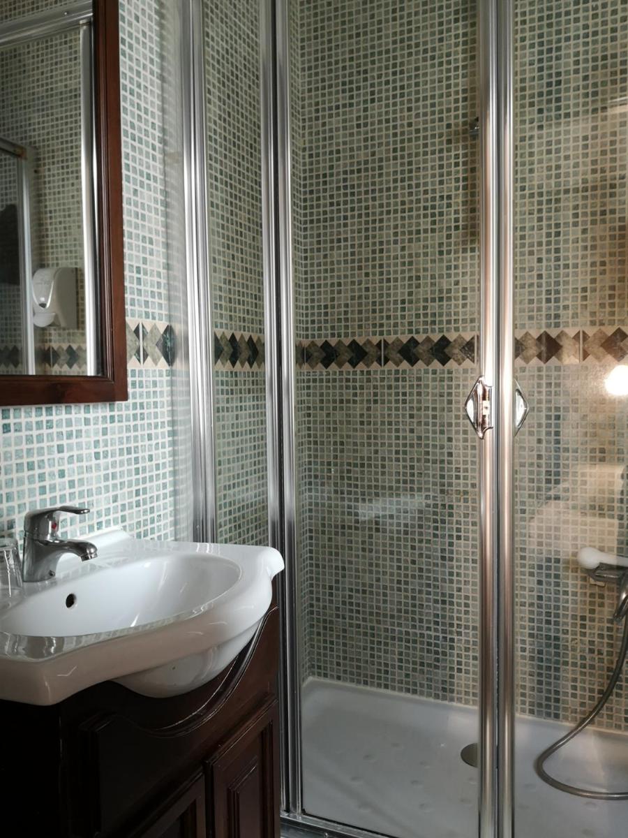 Hostal Plaza - Housity