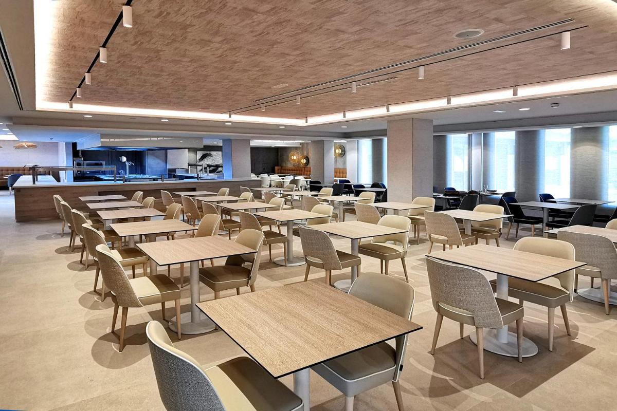 Un restaurante o sitio para comer en Hotel & Spa Castillo de Peñíscola 4* Sup