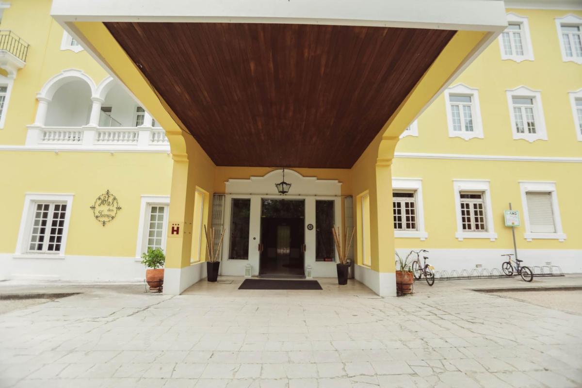 A fachada ou entrada de Hotel Termas da Curia