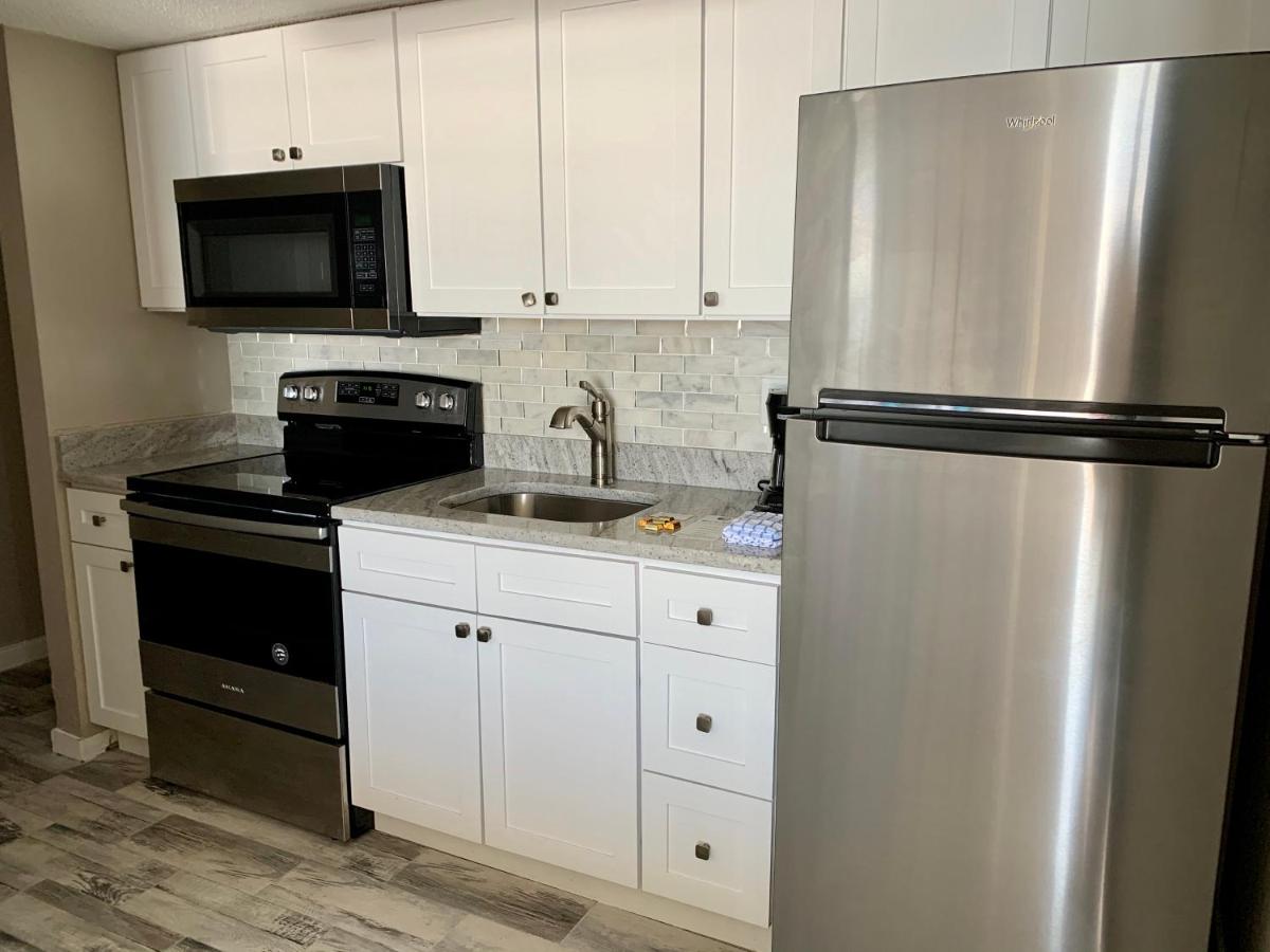 426 Belle Vue Magnificent Oceanfront studio with two balconies - Housity