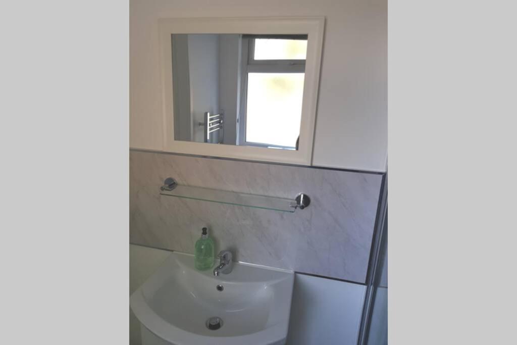 2nd floor Comfy Swindon Centre - Loft Studio - Housity