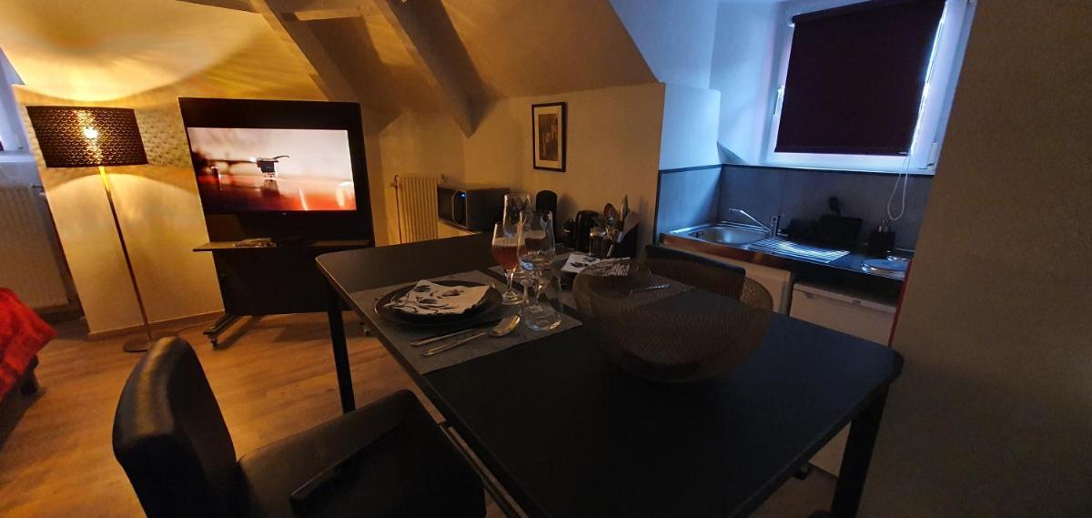 Charmant studio avec grande baignoire - Housity