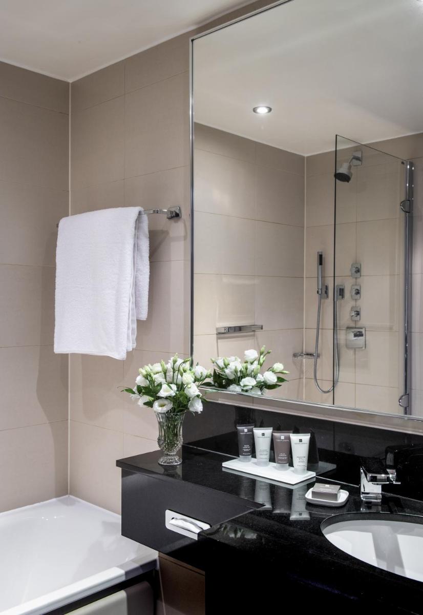 The Bristol Hotel - Housity