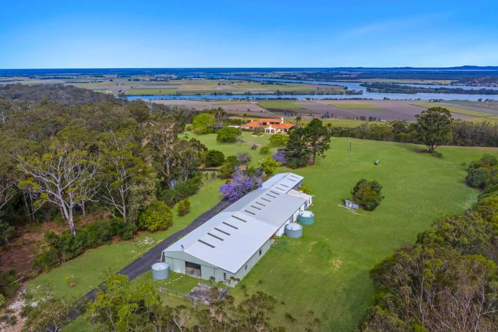 Casa Del Rio - LJHooker Yamba - Housity