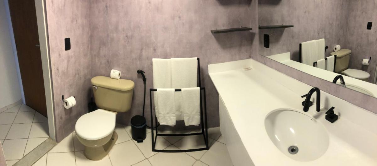 Flat com varanda ao lado do Brasília Shopping - Housity