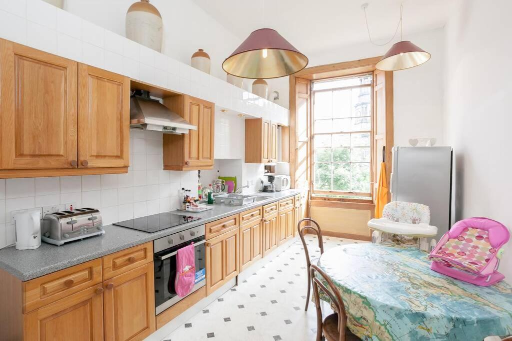 Central Edinburgh 5-bedroom flat - Housity