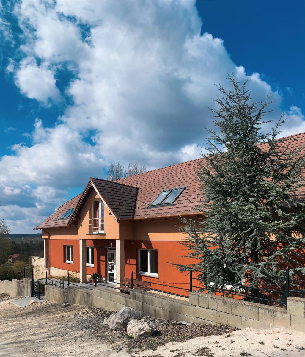 Tündérszikla Panzió - Housity