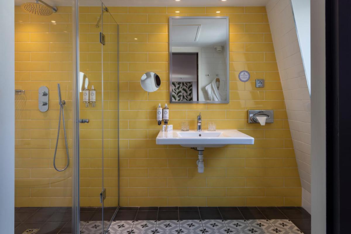 Salle de bains dans l'établissement Les Matins de Paris & Spa
