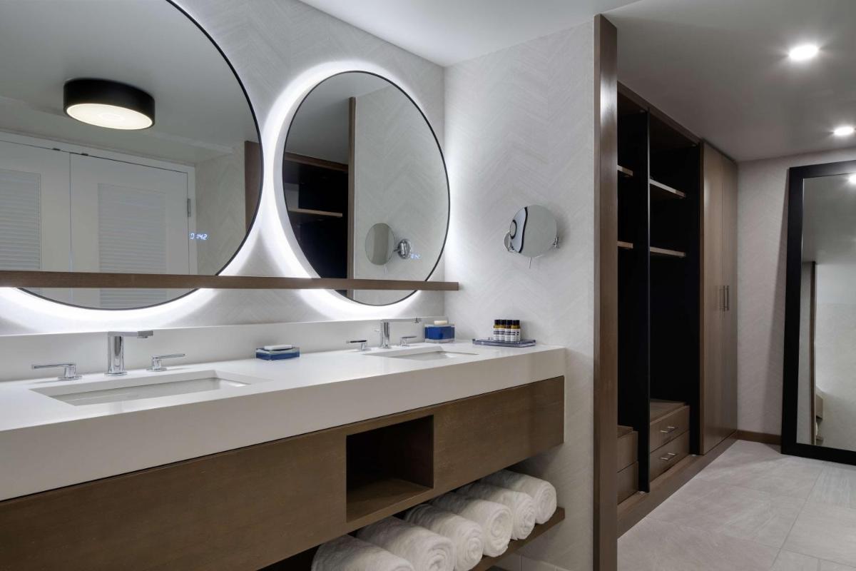 Hyatt Regency Boston Harbor - Housity