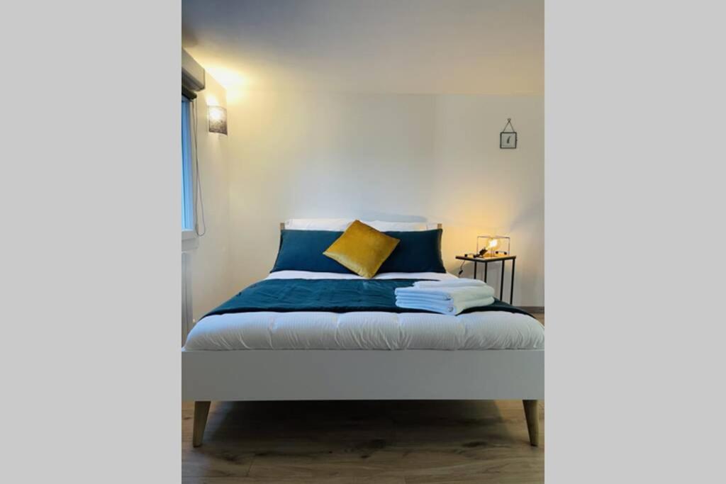 Apptment Cosy avec Terrasse et Parking Proche RER - Housity