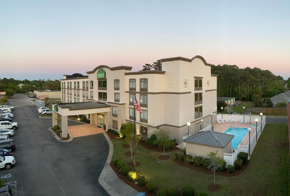 Wingate By Wyndham Southport - Housity