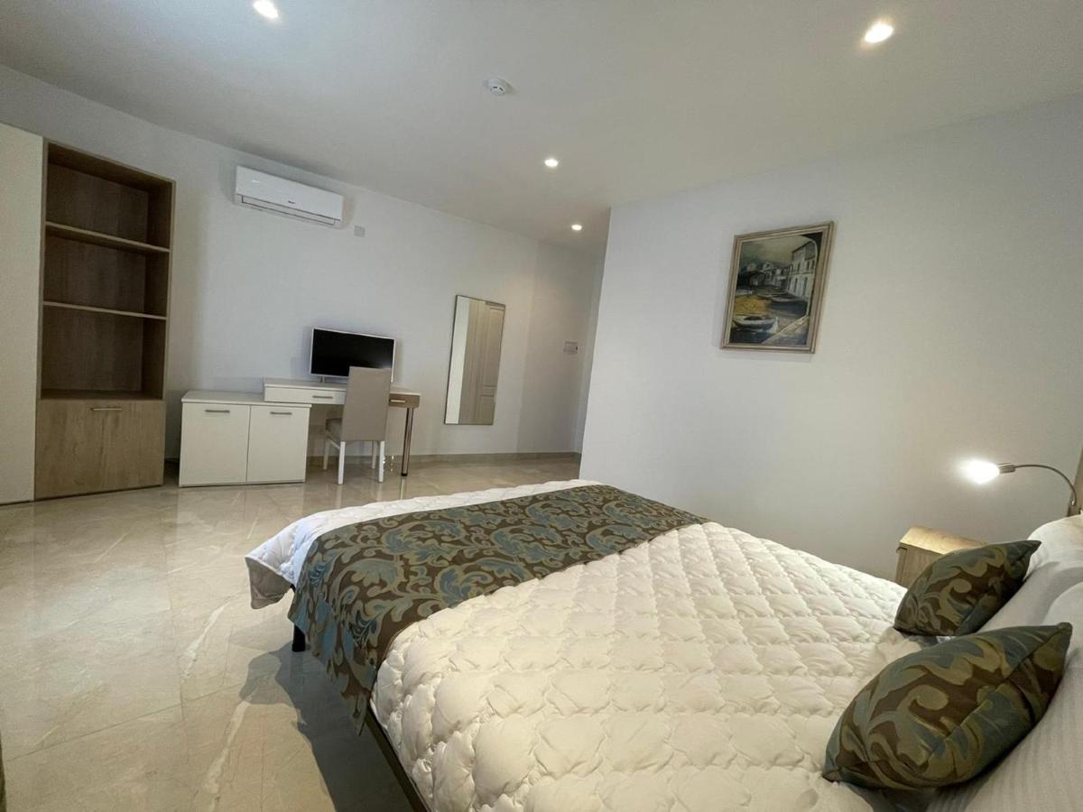 La Reggia Seaview Guesthouse - Housity