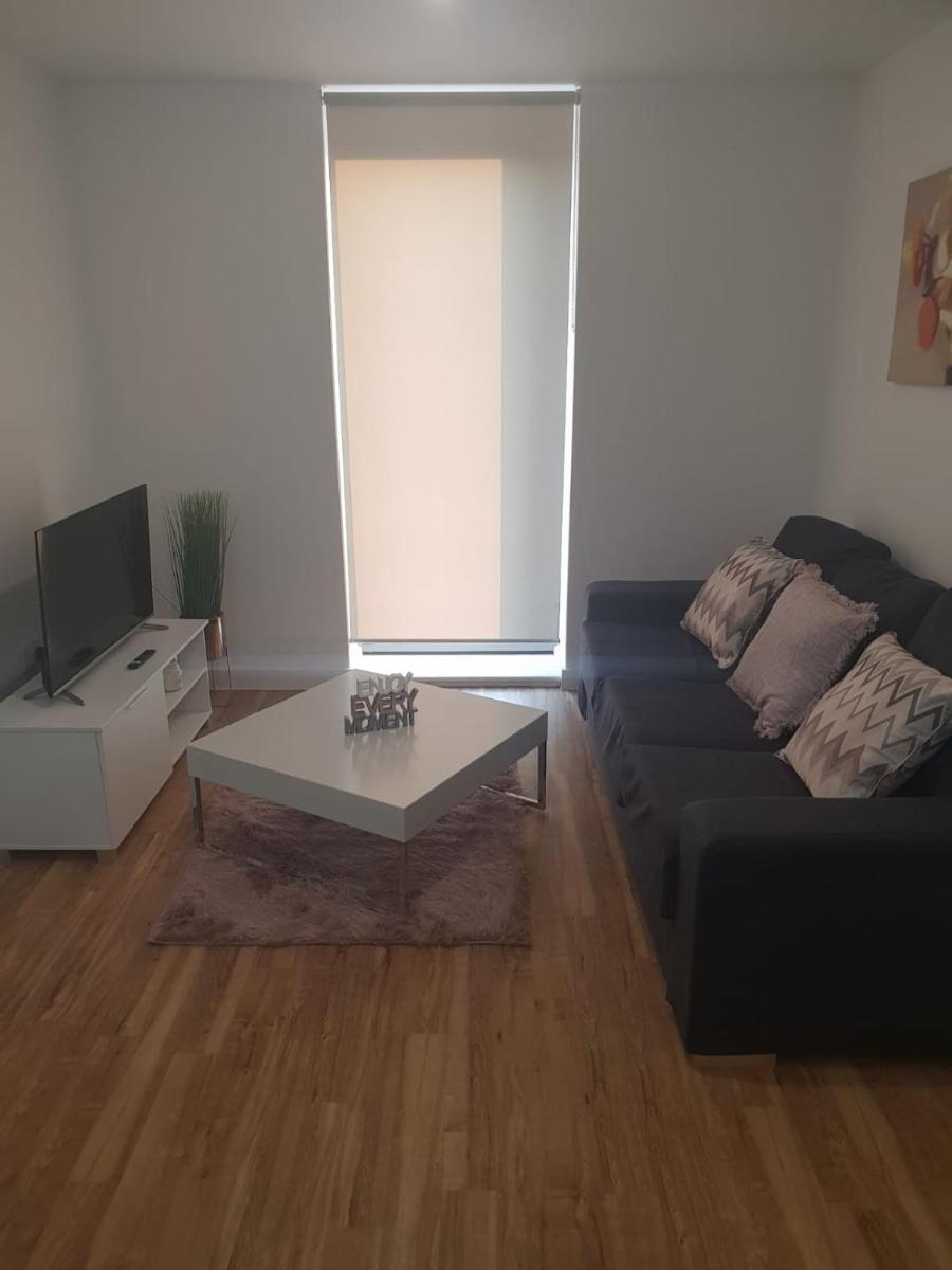 1 bedroom lovely apartment in Salford quays free street parking subject to availability - Housity