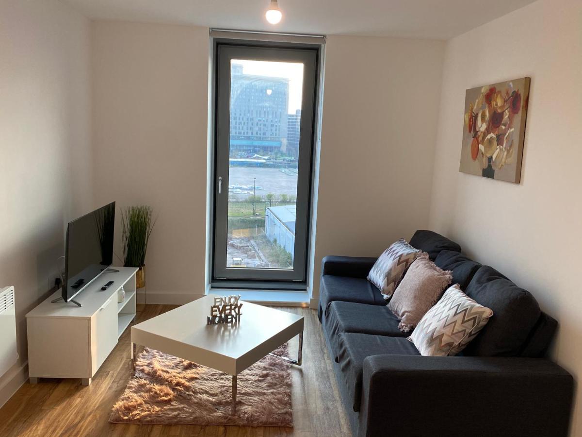 1 bedroom lovely apartment in Salford quays free street parking subject to availability - Housity