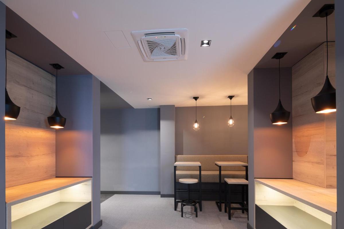 Super seven inn - Housity