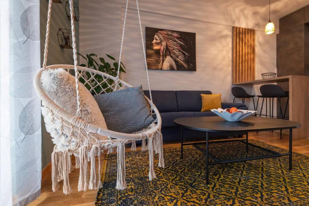Modern, Bright and Cozy Apartment - Housity