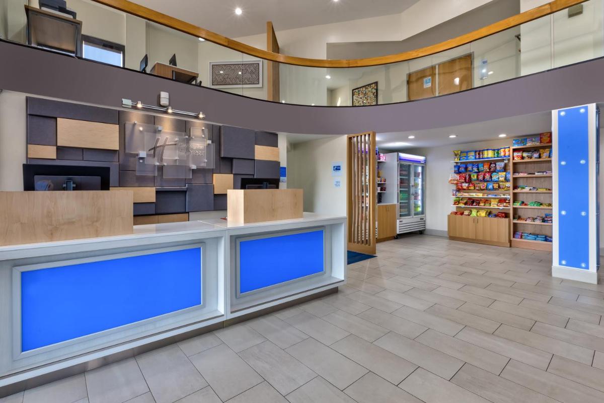 Holiday Inn Express Detroit-Warren/General Motors Technology Center, an IHG Hotel - Housity