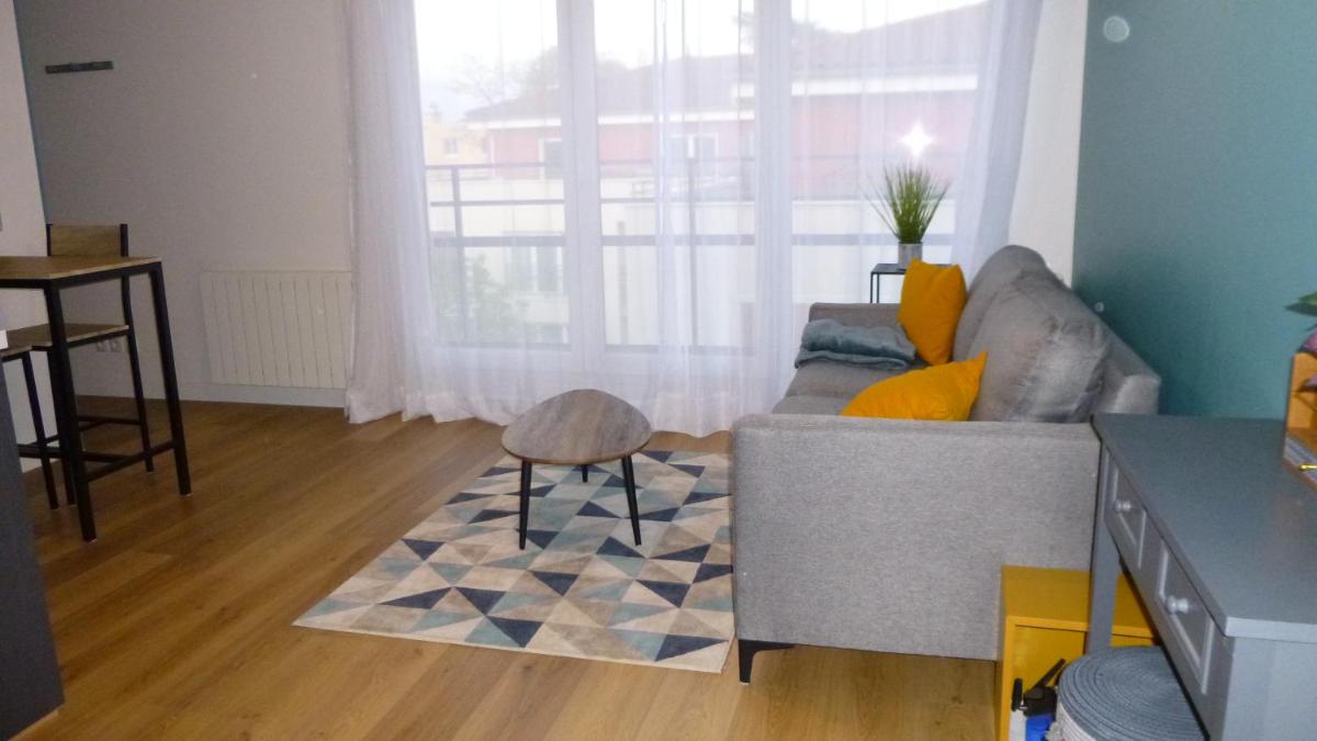 Appartement tout équipé avec piscine proche Stade OL et EUREXPO - Housity